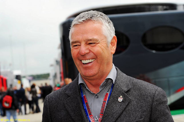 Дерек Уорик