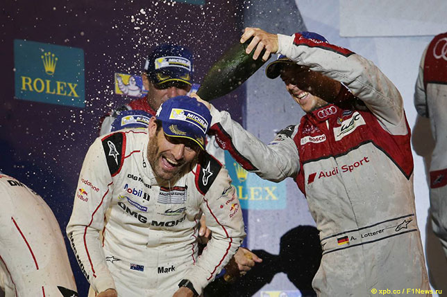 Марк Уэббер на подиуме в Бахрейне после своей последней в карьере гонки