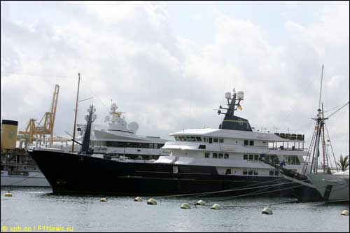 Яхта Флавио Бриаторе