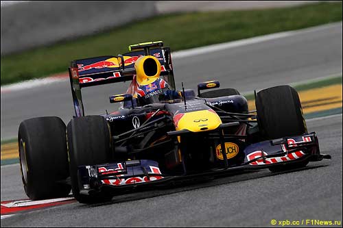 Марк Уэббер за рулем RB7 на тестах в Барселоне