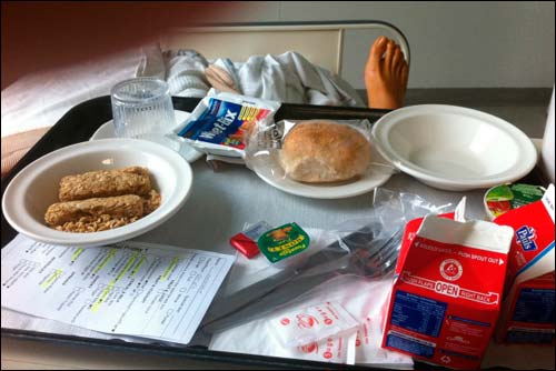 Марк сфотографировал свой больничный завтрак