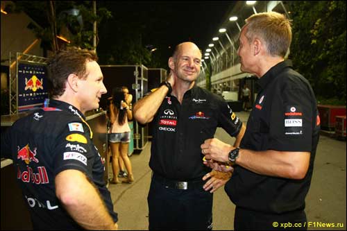 Сингапур. Кристиан Хорнер, Эдриан Ньюи и Мартин Уитмарш