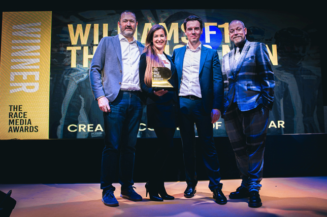 Сотрудники Williams с исполнительным директором Dorilton Capital и ведущим церемонии The Race Media Awards