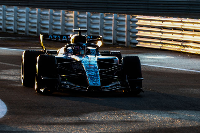 Алекс Элбон