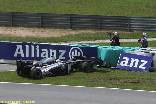 Вылет Пастора Мальдонадо в первый день тренировок в Малайзии