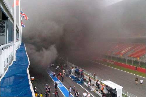 Пожар в боксах Williams