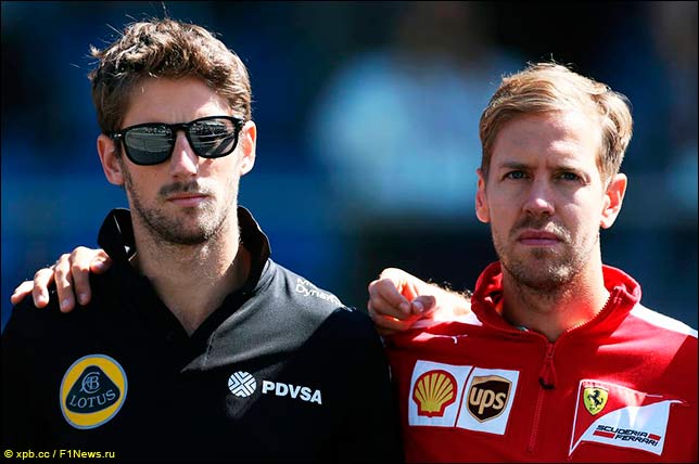 Роман Грожан и Себастьян Феттель во время минуты молчания