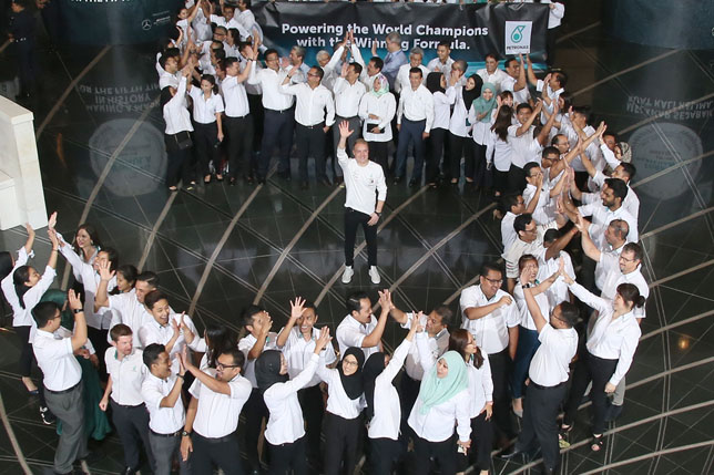 Валттери Боттас в штаб-квартире Petronas