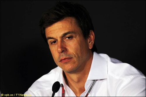 Тото Волльф