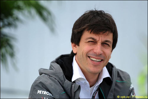 Тото Волльф